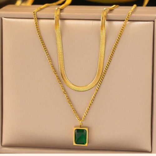 Snake chain pendant green